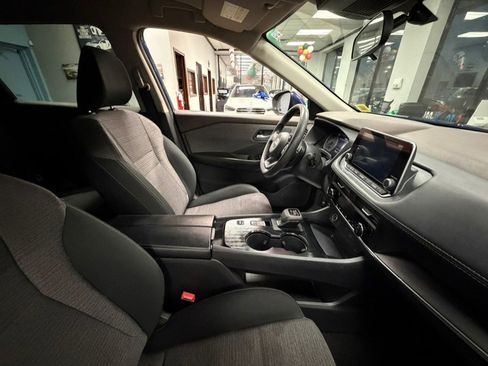 Used 2023 Nissan Rogue SV image 37