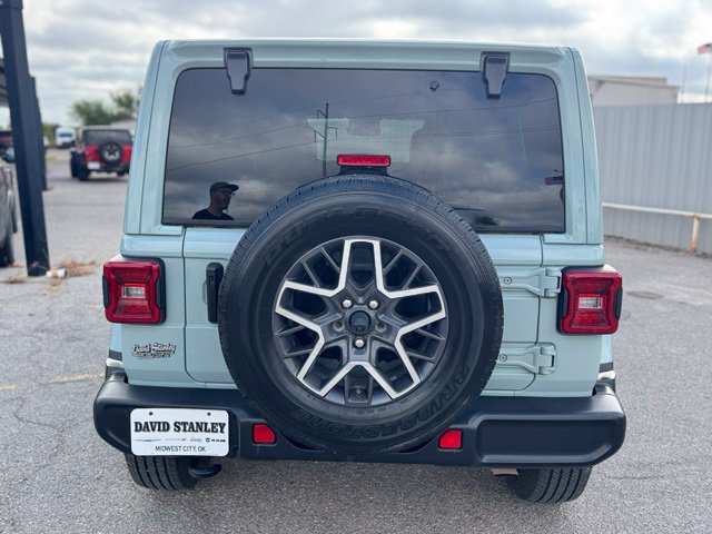 Used 2024 Jeep Wrangler Unlimited Sahara w/ Technology Group AWD/4WD image 5