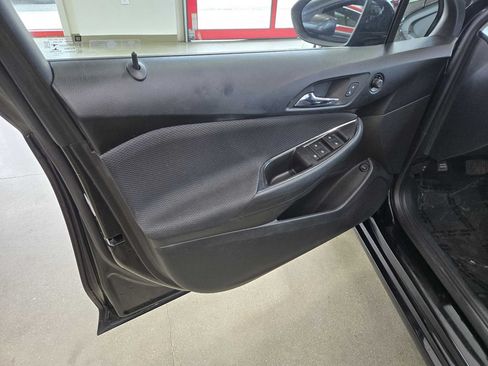 Used 2017 Chevrolet Cruze LS FWD image 10