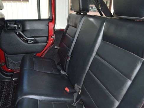 Used 2012 Jeep Wrangler Unlimited Sahara AWD/4WD image 20