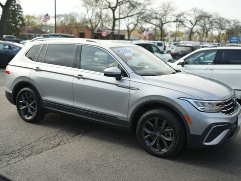 Certified 2023 Volkswagen Tiguan SE image 9