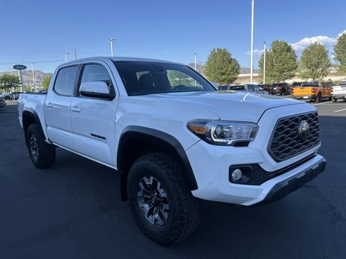 Used 2022 Toyota Tacoma TRD Off-Road AWD/4WD image 7