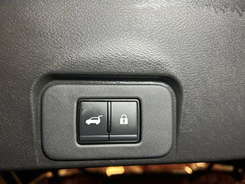 Used 2023 Nissan Rogue SV w/ SV Premium B Package AWD/4WD image 22