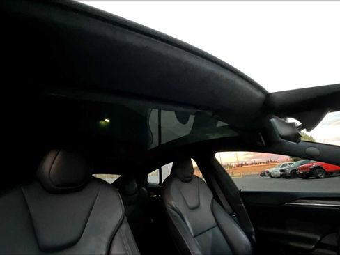 Used 2022 Tesla Model S image 30