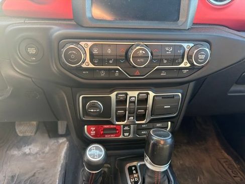 Used 2020 Jeep Gladiator Rubicon w/ Dual Top Group AWD/4WD image 17
