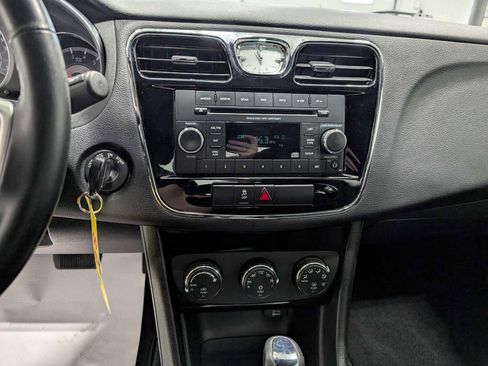 Used 2012 Chrysler 200 Touring FWD image 29