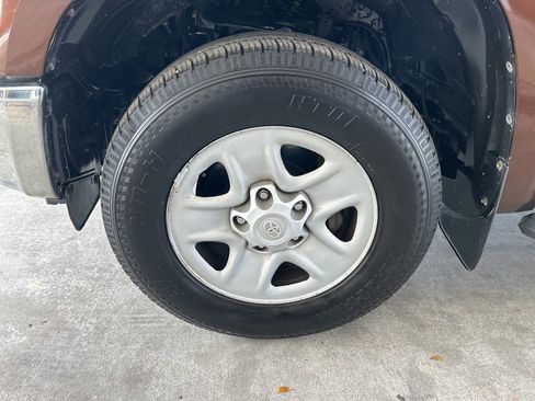 Used 2017 Toyota Tundra SR5 image 13