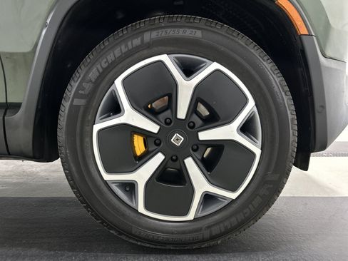 Used 2024 Rivian R1S Adventure AWD/4WD image 11