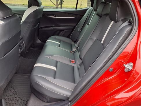 Used 2025 Toyota Camry SE image 10