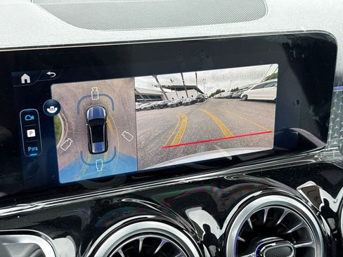 New 2026 Mercedes-Benz GLB 250 image 5