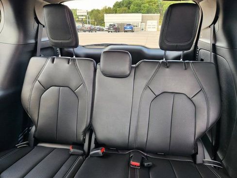 New 2026 Chrysler Pacifica Select w/ S Appearance Package FWD image 10