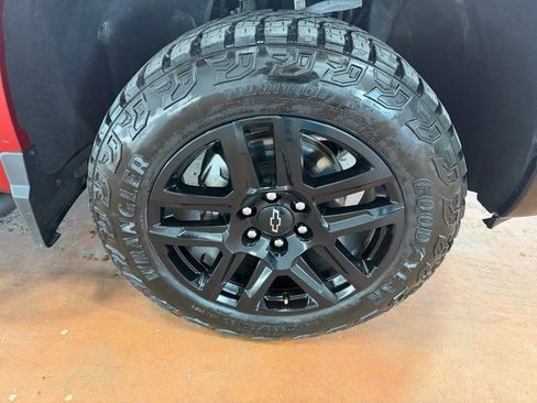 Used 2024 Chevrolet Silverado 1500 LT Trail Boss w/ Convenience Package II AWD/4WD image 8