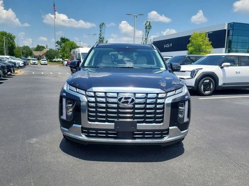 Used 2024 Hyundai Palisade Calligraphy FWD image 2