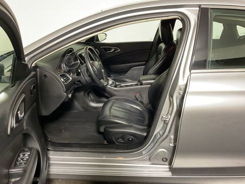 Used 2017 Chrysler 200 Limited Platinum image 21