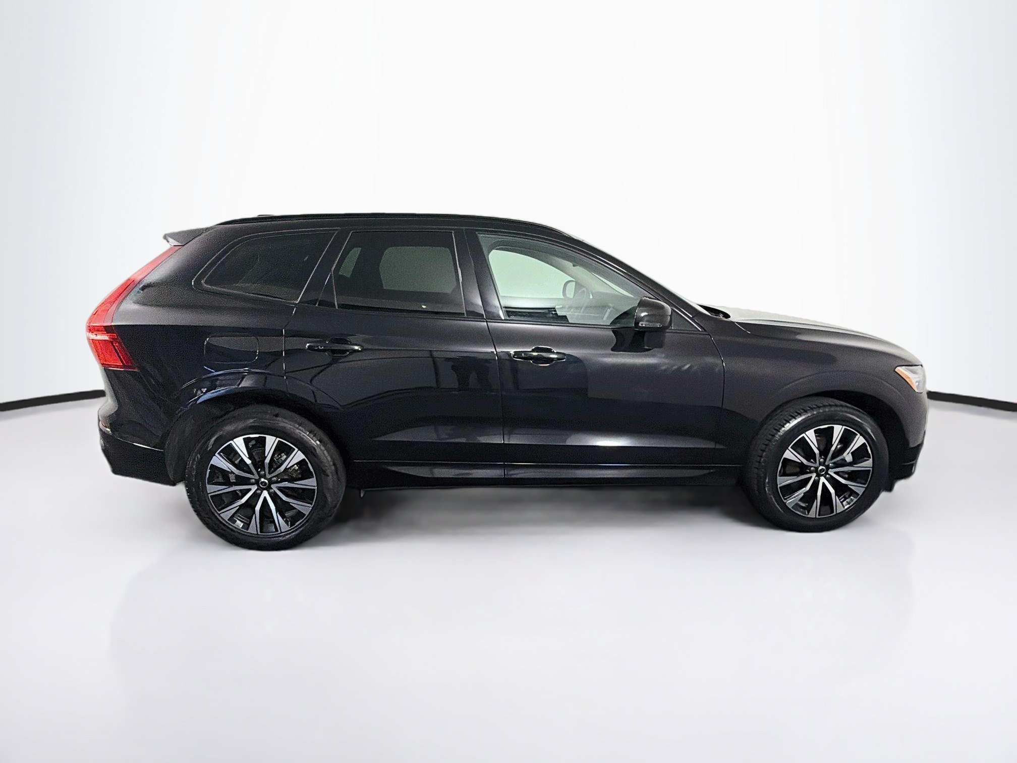 Used 2025 Volvo XC60 B5 Core AWD/4WD image 10