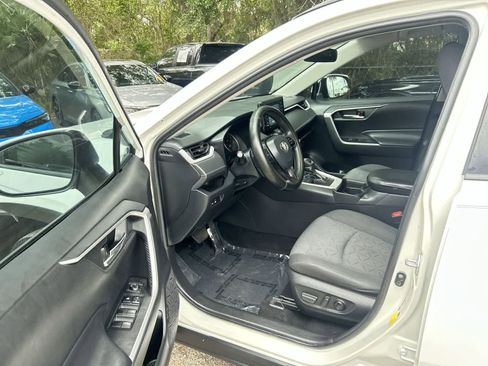 Used 2020 Toyota RAV4 XLE FWD image 10