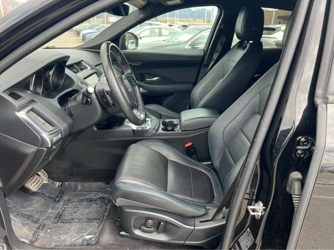 Used 2019 Jaguar E-PACE R-Dynamic SE image 28