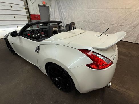 Used 2014 Nissan 370Z Touring w/ Sport Package image 3