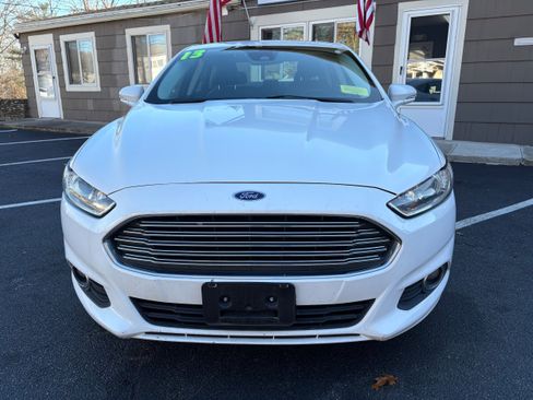 Used 2013 Ford Fusion SE image 2