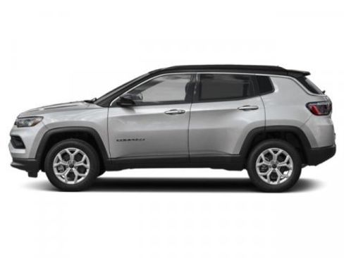 Used 2025 Jeep Compass Limited image 3