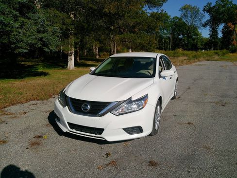 Used 2017 Nissan Altima 2.5 S w/ Power Driver Seat Package image 3