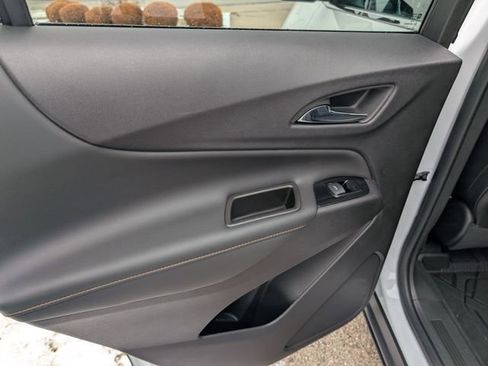 Used 2024 Chevrolet Equinox Premier image 12