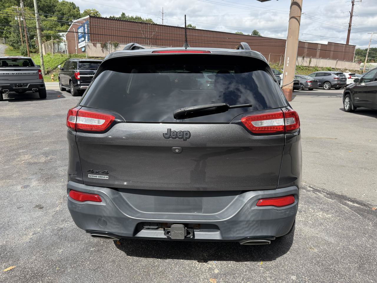 Used 2016 Jeep Cherokee Latitude w/ Cold Weather Group AWD/4WD image 6
