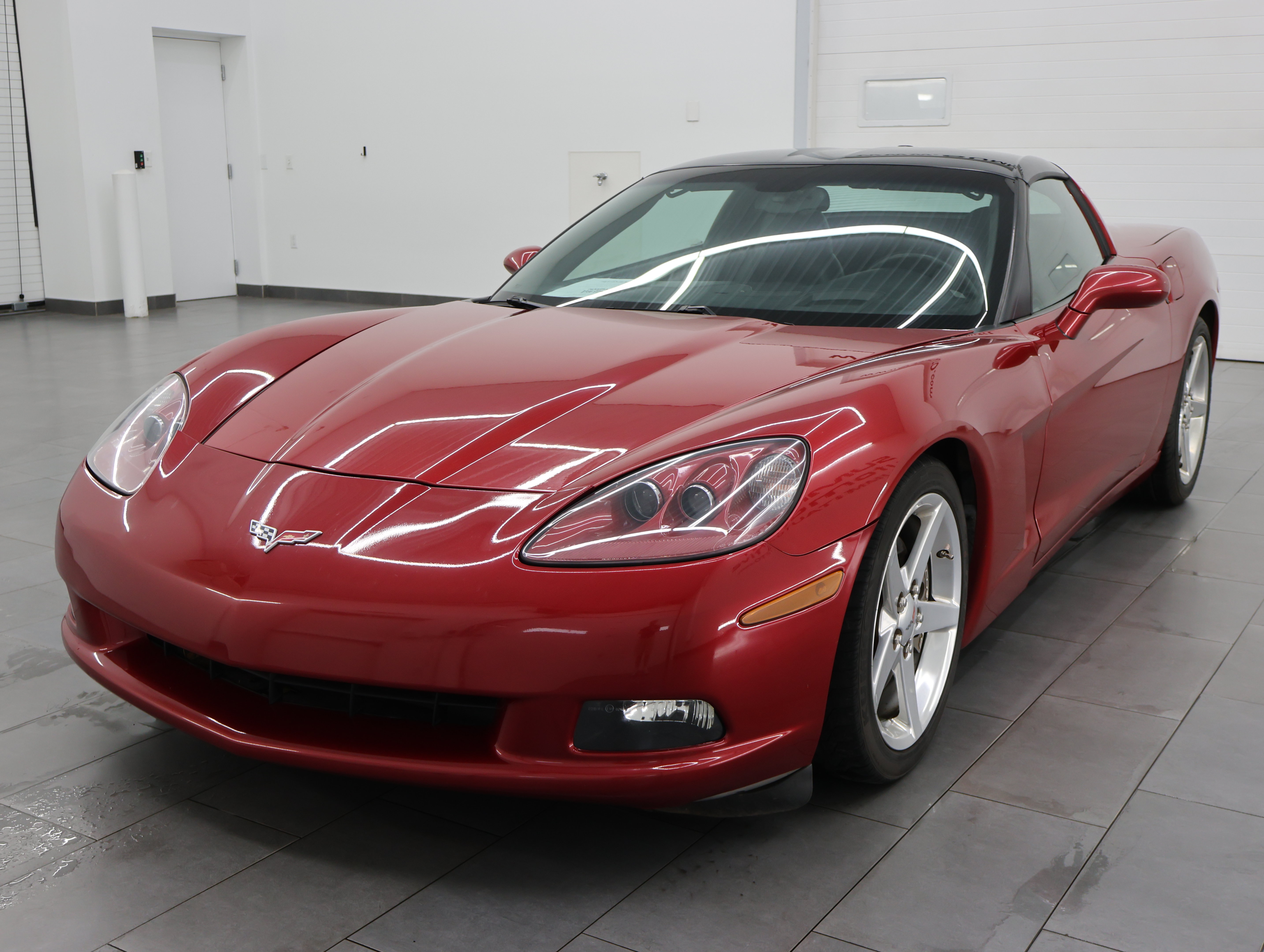 Used 2005 Chevrolet Corvette Coupe w/ Preferred Equipment Group RWD image 7