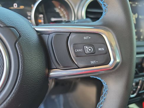 Used 2023 Jeep Wrangler Unlimited Rubicon 4xe AWD/4WD image 17