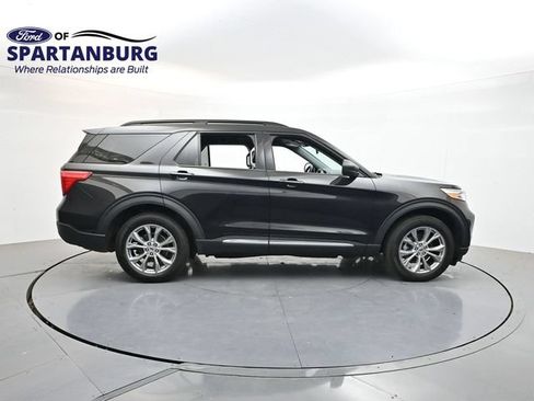 Used 2023 Ford Explorer XLT w/ Equipment Group 202A AWD/4WD image 8