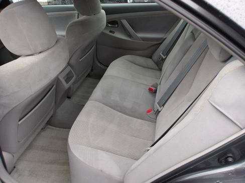 Used 2009 Toyota Camry LE FWD image 10