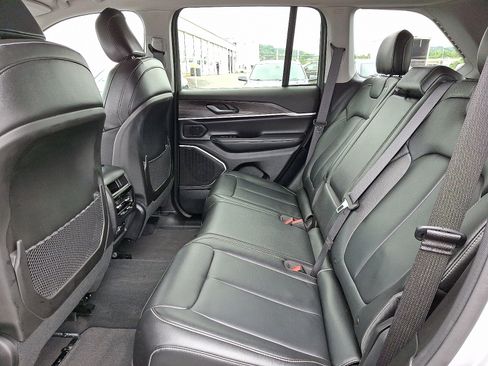 Used 2023 Jeep Grand Cherokee Limited w/ Trailer Tow Prep Group (B) image 10