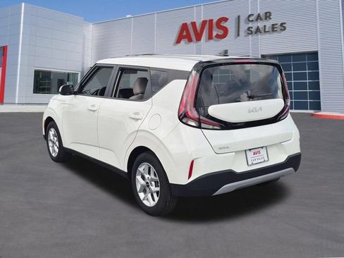 Used 2025 Kia Soul LX FWD image 9