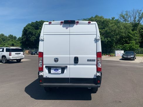 Used 2026 RAM ProMaster 2500 w/ Convenience Group FWD image 4