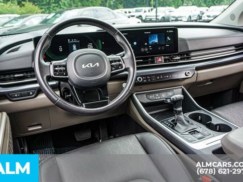 Used 2025 Kia Carnival FWD image 28