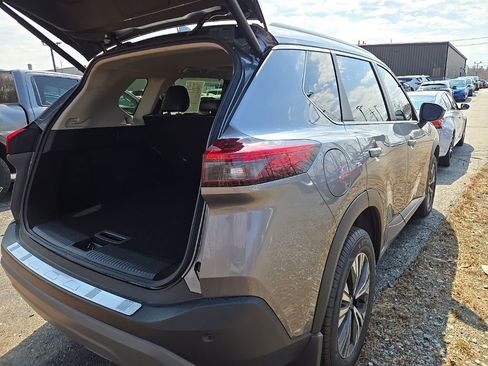 Used 2023 Nissan Rogue SV w/ SV Premium B Package image 12