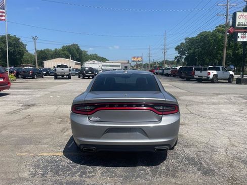 Used 2016 Dodge Charger SXT RWD image 6