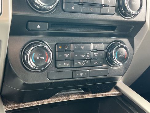 Used 2018 Ford F250 Lariat w/ Chrome Package image 21