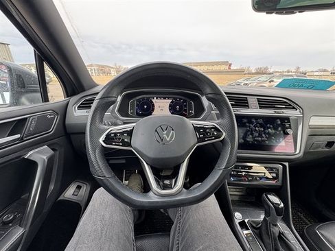 Used 2022 Volkswagen Tiguan SEL R-Line image 8