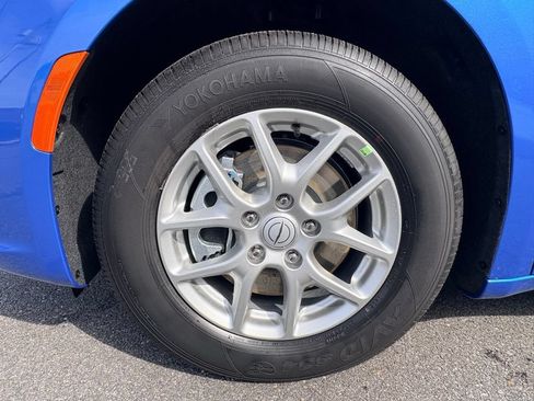 New 2026 Chrysler Pacifica Select FWD image 16