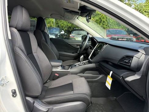 Used 2025 Subaru Outback Premium AWD/4WD image 17