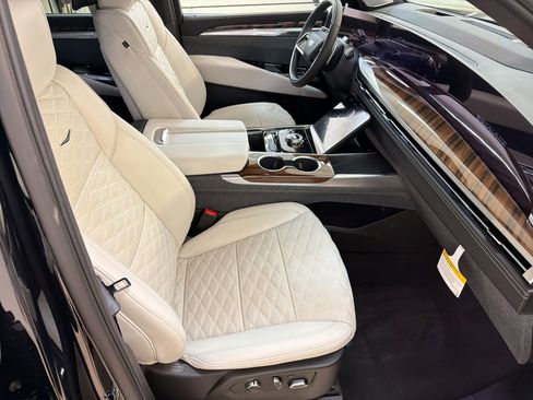 New 2026 Cadillac Escalade Platinum Luxury w/ LPO, Radiant Package AWD/4WD image 27