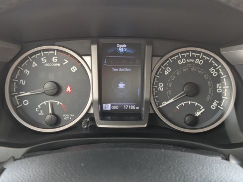 Used 2018 Toyota Tacoma SR5 RWD image 26