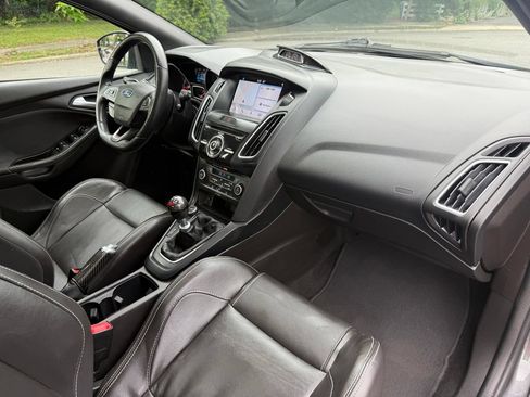 Used 2017 Ford Focus ST w/ Equipment Group 402A FWD image 35