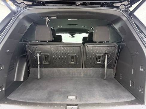 Used 2022 Chevrolet Traverse LT FWD image 16