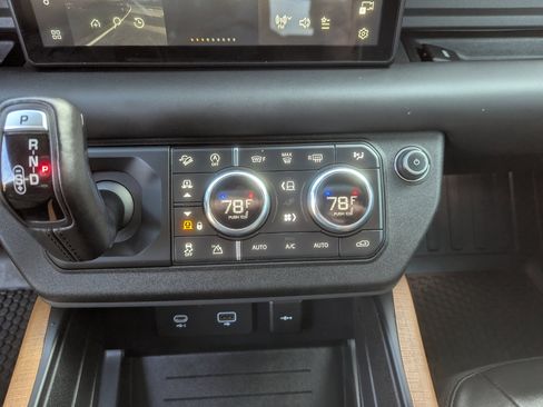 Used 2020 Land Rover Defender 110 X image 25