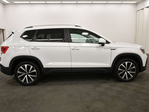 Used 2023 Volkswagen Taos SE AWD/4WD image 9