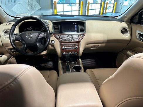 Used 2019 Nissan Pathfinder Platinum AWD/4WD image 6