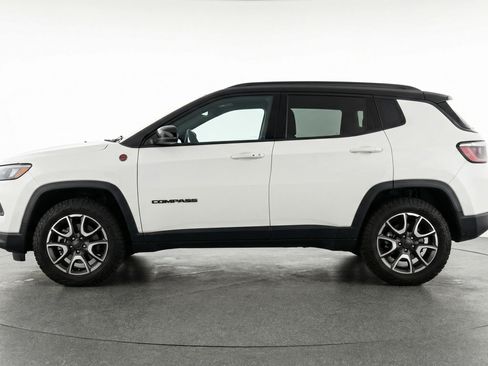 Used 2025 Jeep Compass Trailhawk AWD/4WD image 5