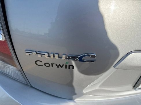 Used 2018 Toyota Prius C One w/ Carpet Mat Package FWD image 16